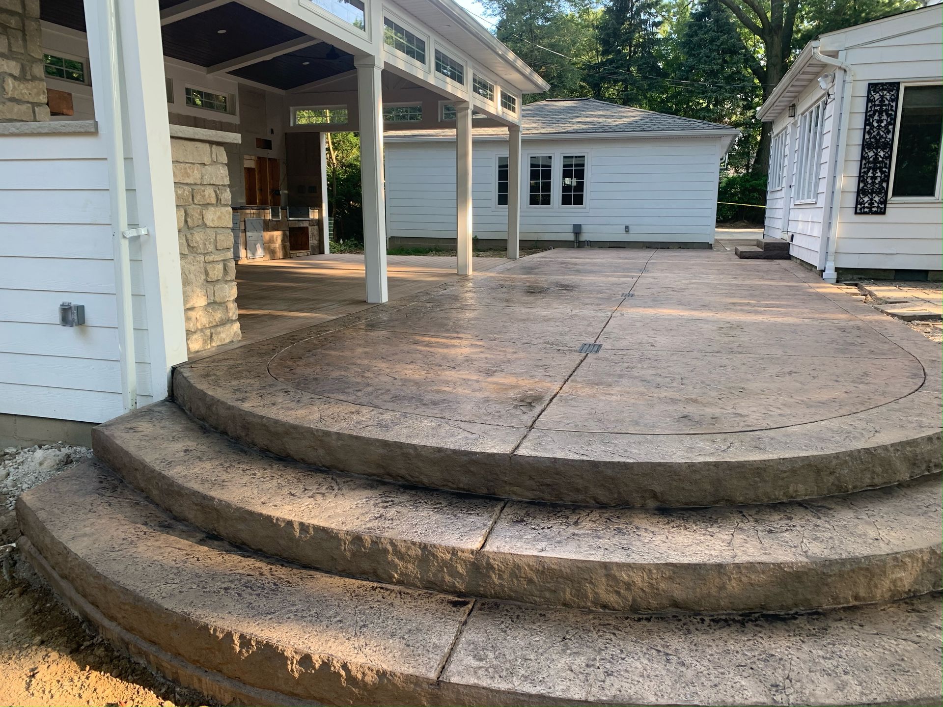 Stamped concrete patio with curved steps in Wadsworth, Ohio